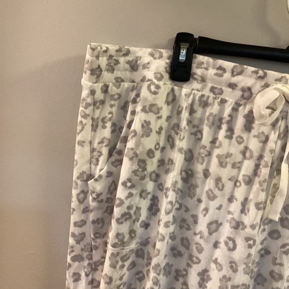 SONOMA Goods For Life pajama pant Woman’s 2X animal print banded bottom - Picture 7 of 16